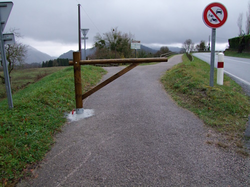 Barrière pivotante bois Valbonne 1